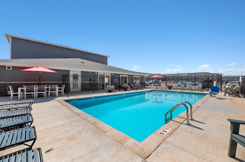 red rock apartments swimming pool